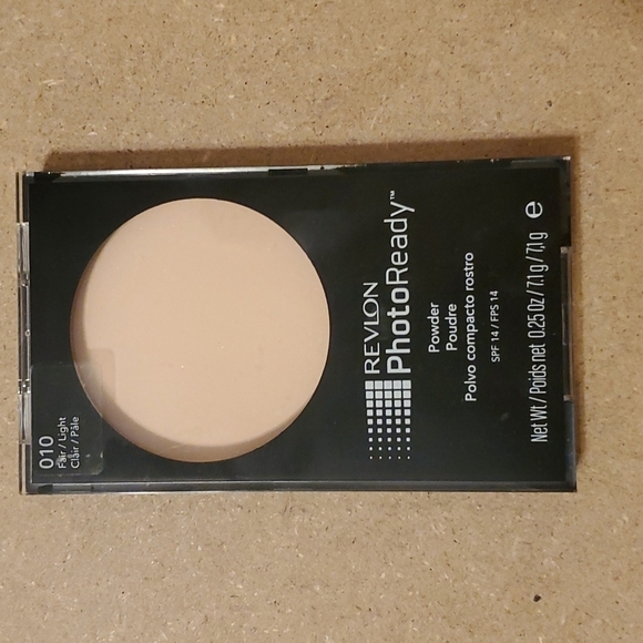 NIB Revlon PhotoReady powder Fair/Light - Picture 4 of 4